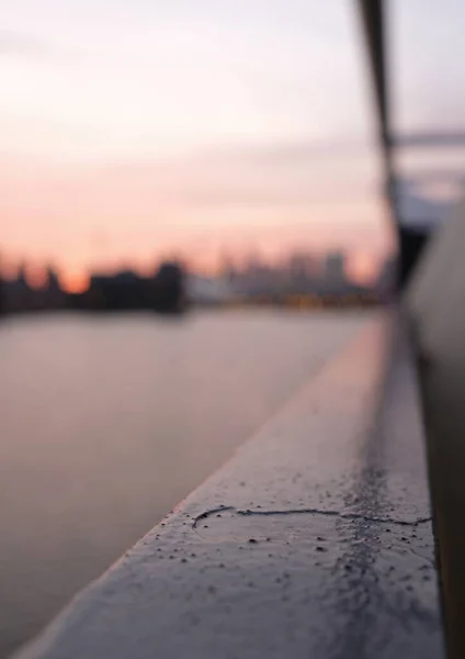 Vertical Closeup Shot Bridge River Captured Twilight London — Stock Photo, Image