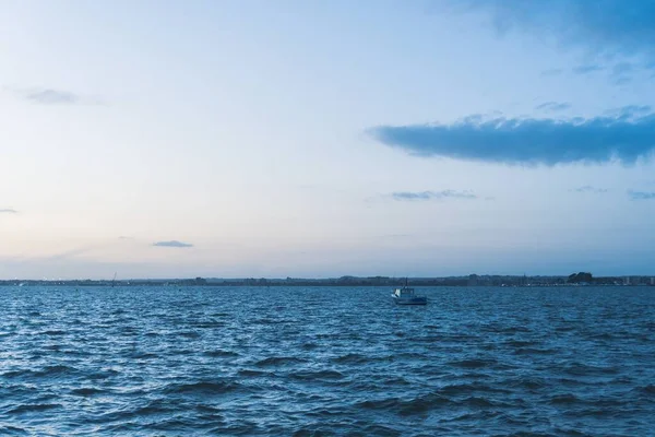 Θέα Της Γαλαζοπράσινης Θάλασσας Νωρίς Πρωί — Φωτογραφία Αρχείου