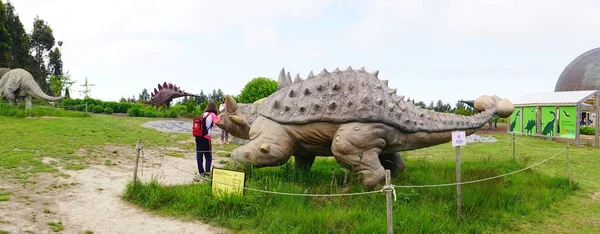 Colunga Spagna Giugno 2016 Bambini Adulti Visita Museo Del Jurasico — Foto Stock