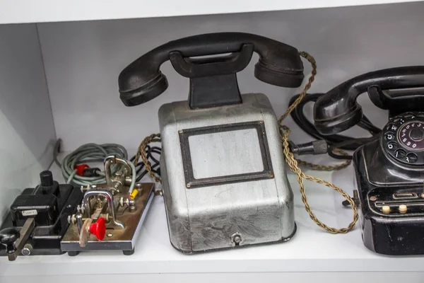 Zdjęcie Zbliżeniowe Żelaznych Starych Telefonów — Zdjęcie stockowe