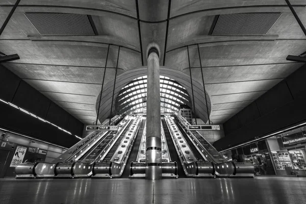 Escala Grises Una Estación Vacía Canary Wharf Londres — Foto de Stock