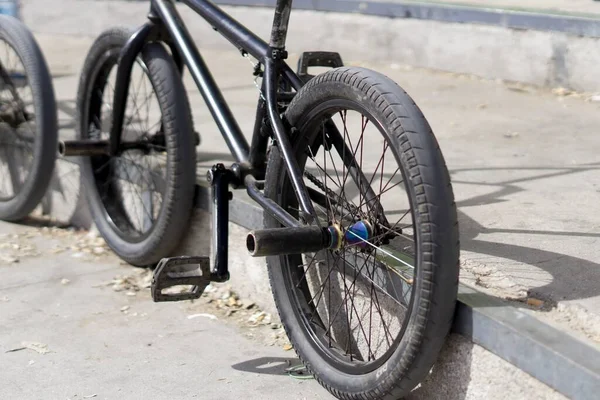 Disparo Clausura Una Bicicleta Estacionada Calle — Foto de Stock