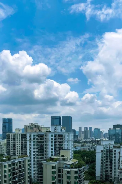 Disparo Vertical Aéreo Edificios Ciudad Bajo Cielo Azul — Foto de Stock