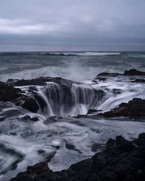 Uno Scenario Affascinante Del Famoso Thors Well Oregon — Foto Stock