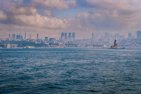 Mesmerizing View Maiden Tower Buildings Background Istanbul Turkey — стоковое фото