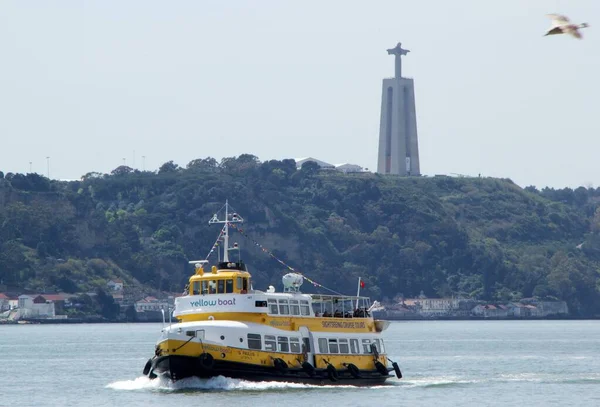 Ferry Boat Tagus Rive Lisbon Christ Statu Background Christo Rei — Φωτογραφία Αρχείου