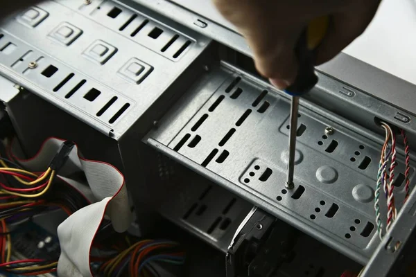 Een Technicus Die Een Desktop Computer Repareert Dit Beeld Heeft — Stockfoto