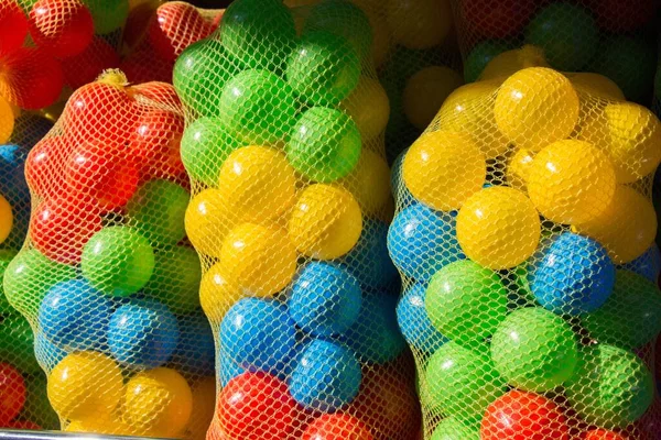 Fechamento Grupo Bolas Plásticas Coloridas Embaladas Sacos Líquidos Vendidos Uma — Fotografia de Stock