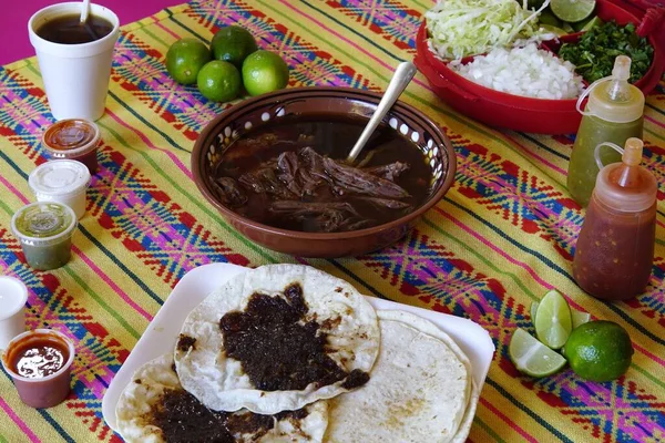 Plano Alto Ángulo Una Mesa Con Comida Tradicional Mexicana Conocida — Foto de Stock