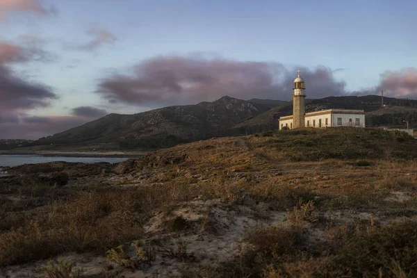 Tiro Bonito Farol Larino Uma Colina Galiza Espanha — Fotografia de Stock