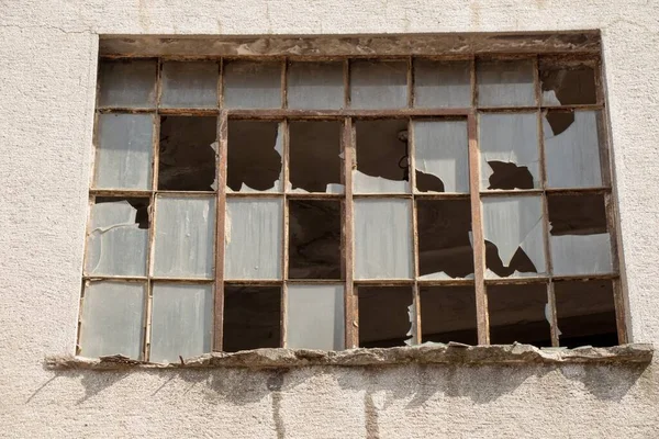 Low Angle Shot Abandoned Old Destroyed Windows Captured Sunny Day — Stock Photo, Image