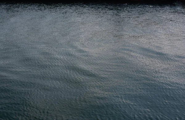 水の体の水面 — ストック写真