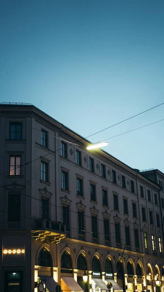 Quadro Verticale Edificio Con Luci Città — Foto Stock