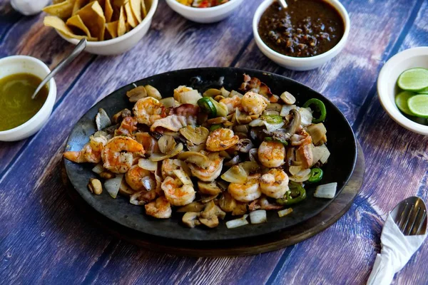 High Angle Closeup Shot Dish Seafood Black Plate — Stock Photo, Image