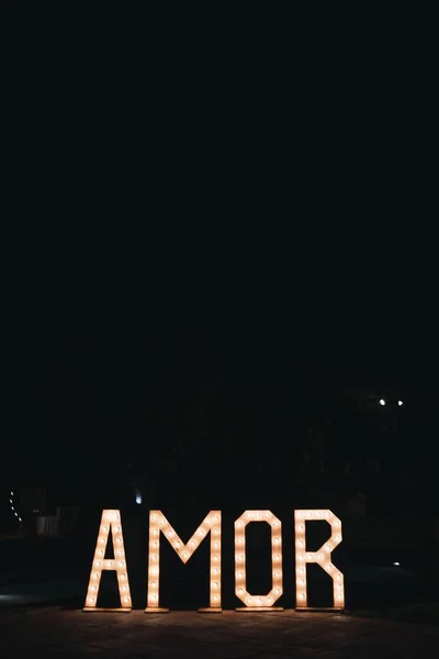 Disparo Vertical Luces Forma Letras Que Completan Texto Amor Juntos —  Fotos de Stock