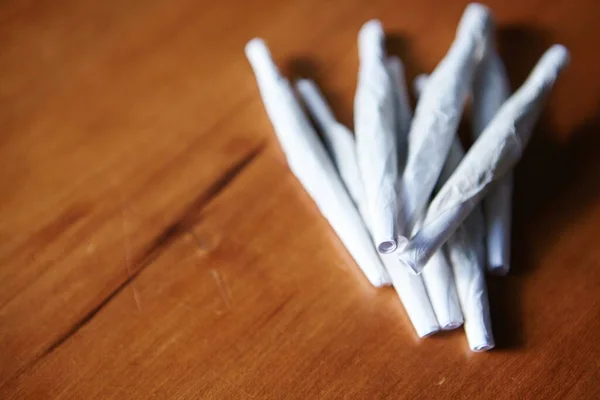 Une Pile Joints Marijuana Thc Cbd Sur Une Table Bois — Photo