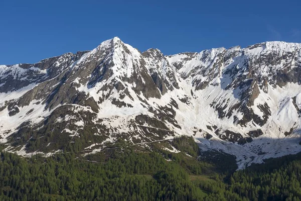 Vetta Delle Montagne Innevate Contro Cielo Azzurro Ticino Svizzera — Foto Stock
