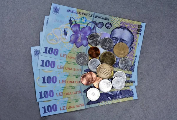 Крупный План Румынских Банкнот Монет Друг Друга — стоковое фото