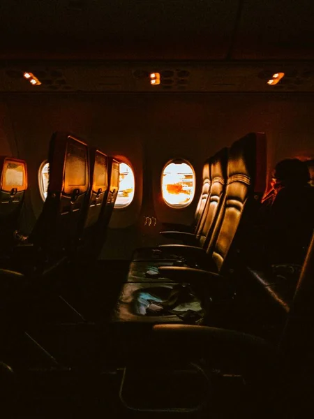 Tiro Vertical Dos Assentos Couro Vazio Dentro Avião — Fotografia de Stock