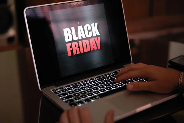 Tiro Foco Seletivo Laptop Com Black Friday Tela — Fotografia de Stock