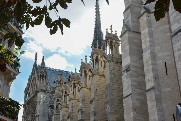 Nízký Úhel Záběru Katedrály Notre Dame Paříži — Stock fotografie