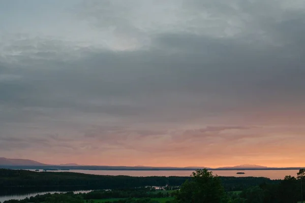 Fascynująca Sceneria Zachodu Słońca Nad Morzem — Zdjęcie stockowe