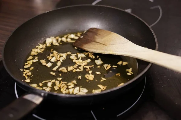 Felii Mici Legume Tigaie Lângă Spatulă — Fotografie, imagine de stoc