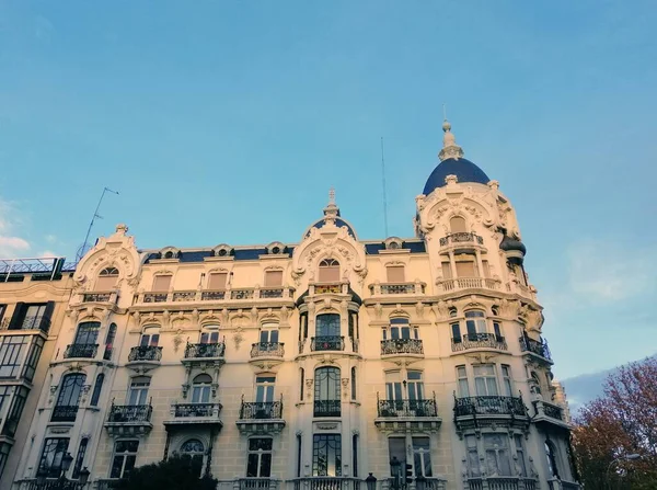 西班牙马德里美丽的建筑 — 图库照片