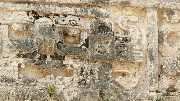 Ruinerna Med Statyer Och Snidade Stenmurar Chichen Itza Mexiko — Stockfoto