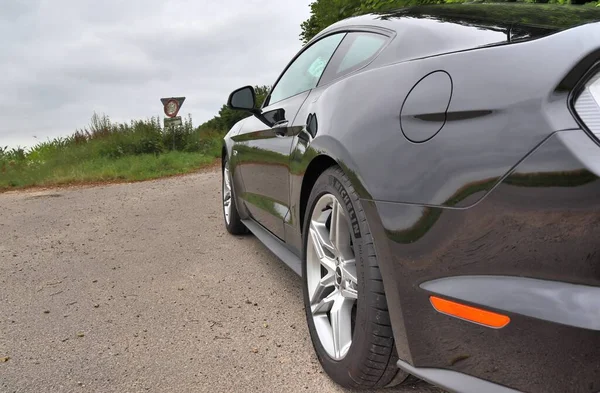 Kiel Deutschland Mai 2020 Schwarzer Ford Mustang Sportwagen Vor Einer — Stockfoto