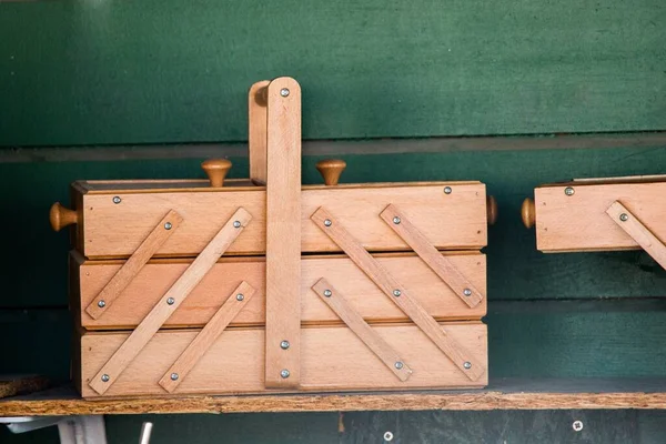 Una Vista Cerca Una Canasta Madera Con Fondo Verde — Foto de Stock