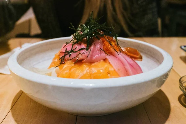 鮭の丼物 — ストック写真