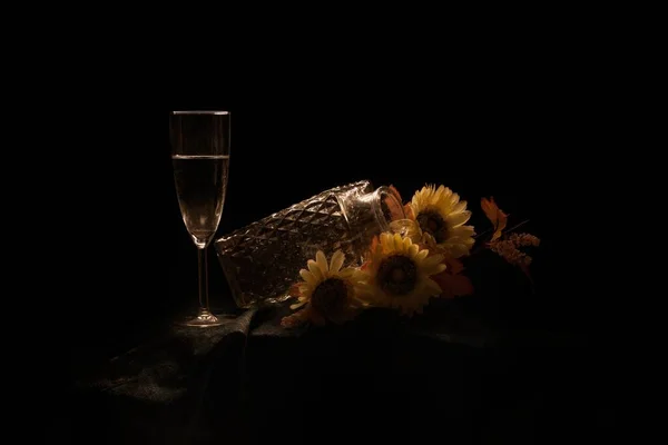 Closeup Shot Jar Sunflowers Glass Champagne Table Isolated Black Background — Stock Photo, Image