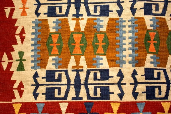Una Vista Cerca Una Alfombra Multicolor Con Diseño Patrones Tradicionales — Foto de Stock