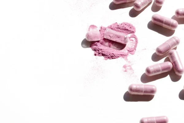 Een Hoge Hoek Shot Van Een Aantal Roze Capsules Met — Stockfoto