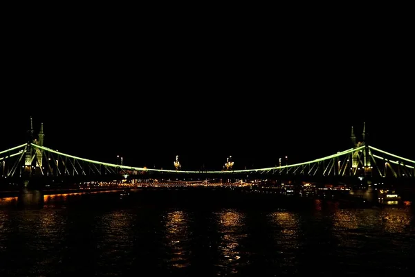 Μαγευτική Γέφυρα Αλυσίδας Szechenyi Lanchid Νύχτα Στην Όμορφη Βουδαπέστη Ουγγαρία — Φωτογραφία Αρχείου