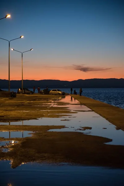 Colpo Acqua Verticale Sulla Strada Durante Tramonto — Foto Stock