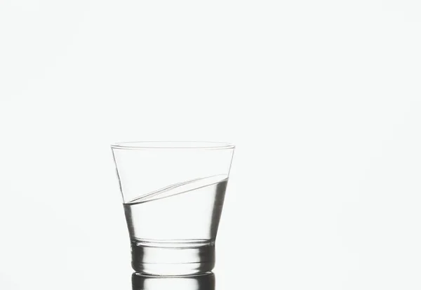 Beyaz Arka Planda Izole Edilmiş Bir Bardağının Yakın Çekimi — Stok fotoğraf