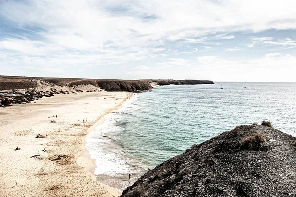 Horizontale Aufnahme Des Atemberaubenden Strandes Auf Lanzarote Spanien Bei Tageslicht — Stockfoto