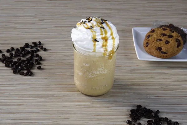 Closeup Shot Cold Coffee Cream Caramel Topping Cookies Side — Stock Photo, Image