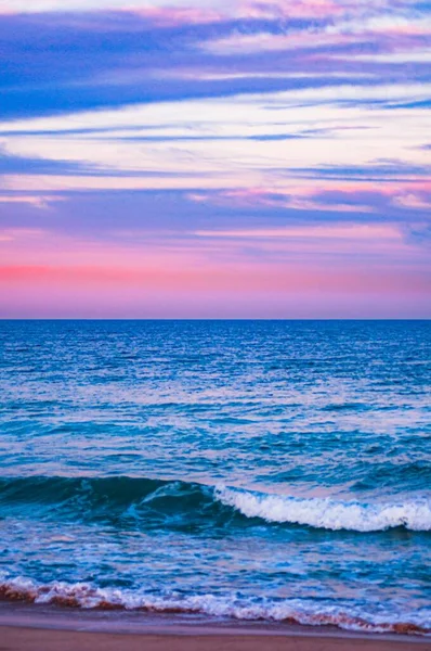 Захватывающий Вид Океан Голубым Небом Отлично Подходит Обоев — стоковое фото