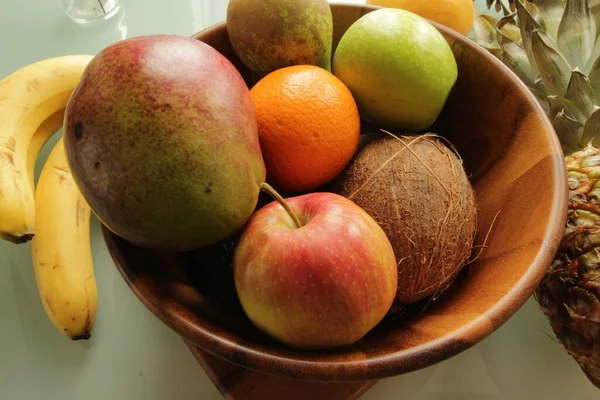 Fruits Colorés Savoureux Mélangés Dans Une Assiette Argile Sur Une — Photo