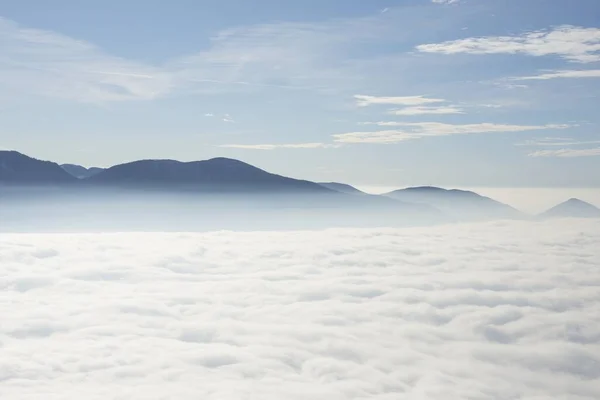 Uma Bela Paisagem Nublada Abaixo Dos Alpes Suíços Ticino Suíça — Fotografia de Stock