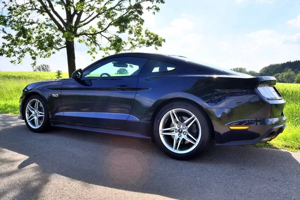 Kiel Alemania Mayo 2020 Ford Mustang Negro Deportivo Frente Paisaje — Foto de Stock