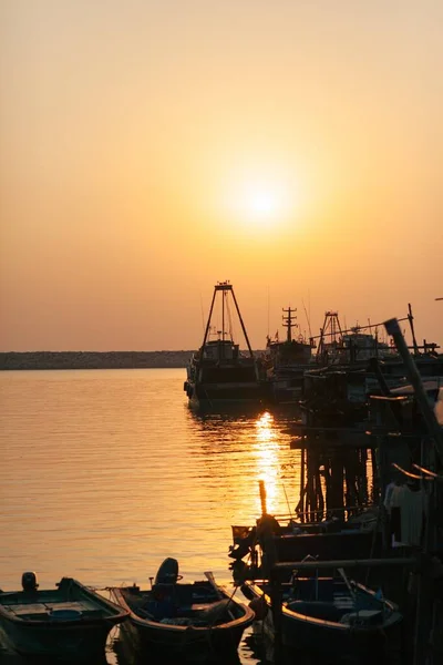 Schepen Het Water Bij Zonsondergang — Stockfoto