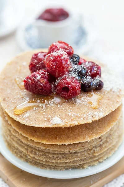 Gros Plan Vertical Angle Élevé Crêpes Végétaliennes Crues Avec Miel — Photo