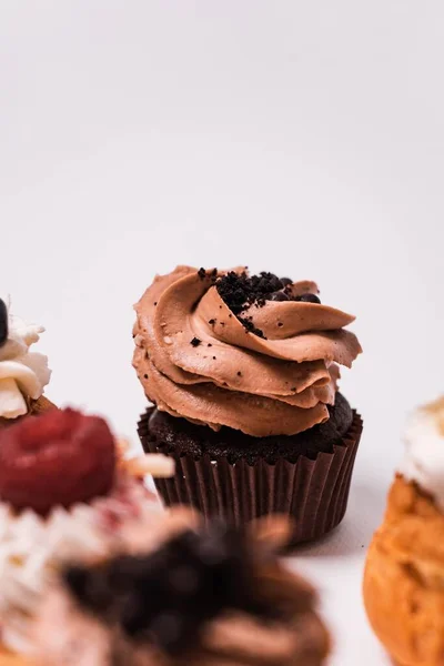Une Mise Point Sélective Cupcake Chocolat Sur Table Sous Les — Photo