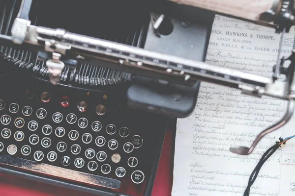 Eine Draufsicht Auf Eine Alte Schreibmaschine Mit Schwarzer Tastatur — Stockfoto