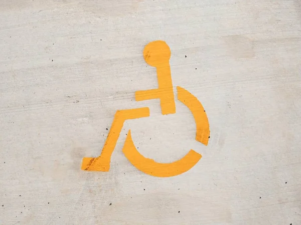 Closeup Shot Yellow Handicapped Sign Painted Wall — Stock Photo, Image
