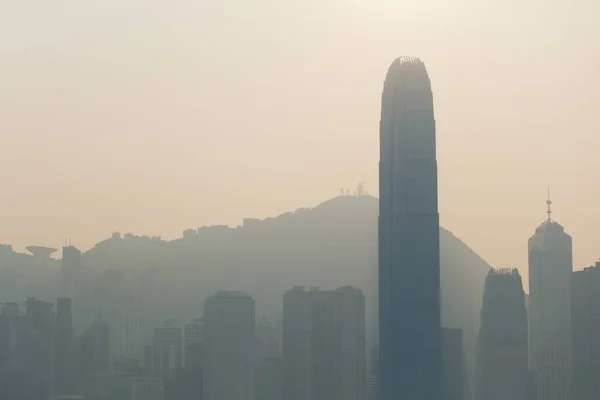 Las Siluetas Los Edificios Altos Durante Puesta Sol —  Fotos de Stock